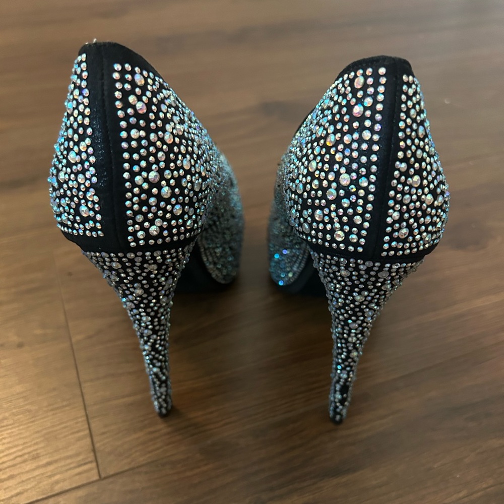 Women’s Rhinestone Pumps - Picture 3 of 4